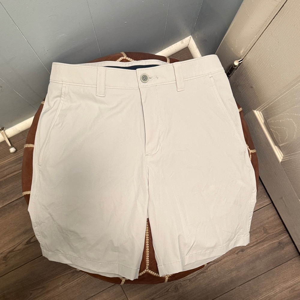 Southern Tide Men's Cream Flat Front Shorts